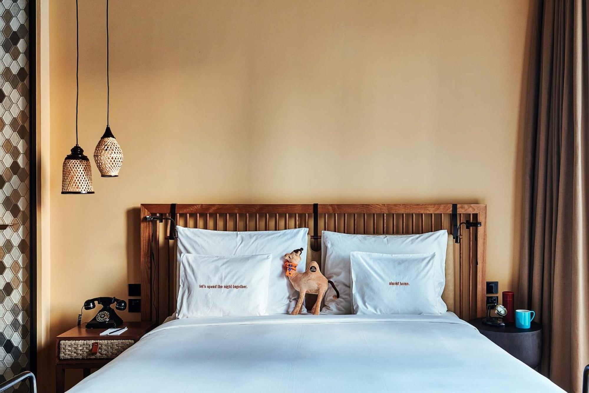 25Hours Hotel Dubai One Central Bagian luar foto A bedroom at the hotel