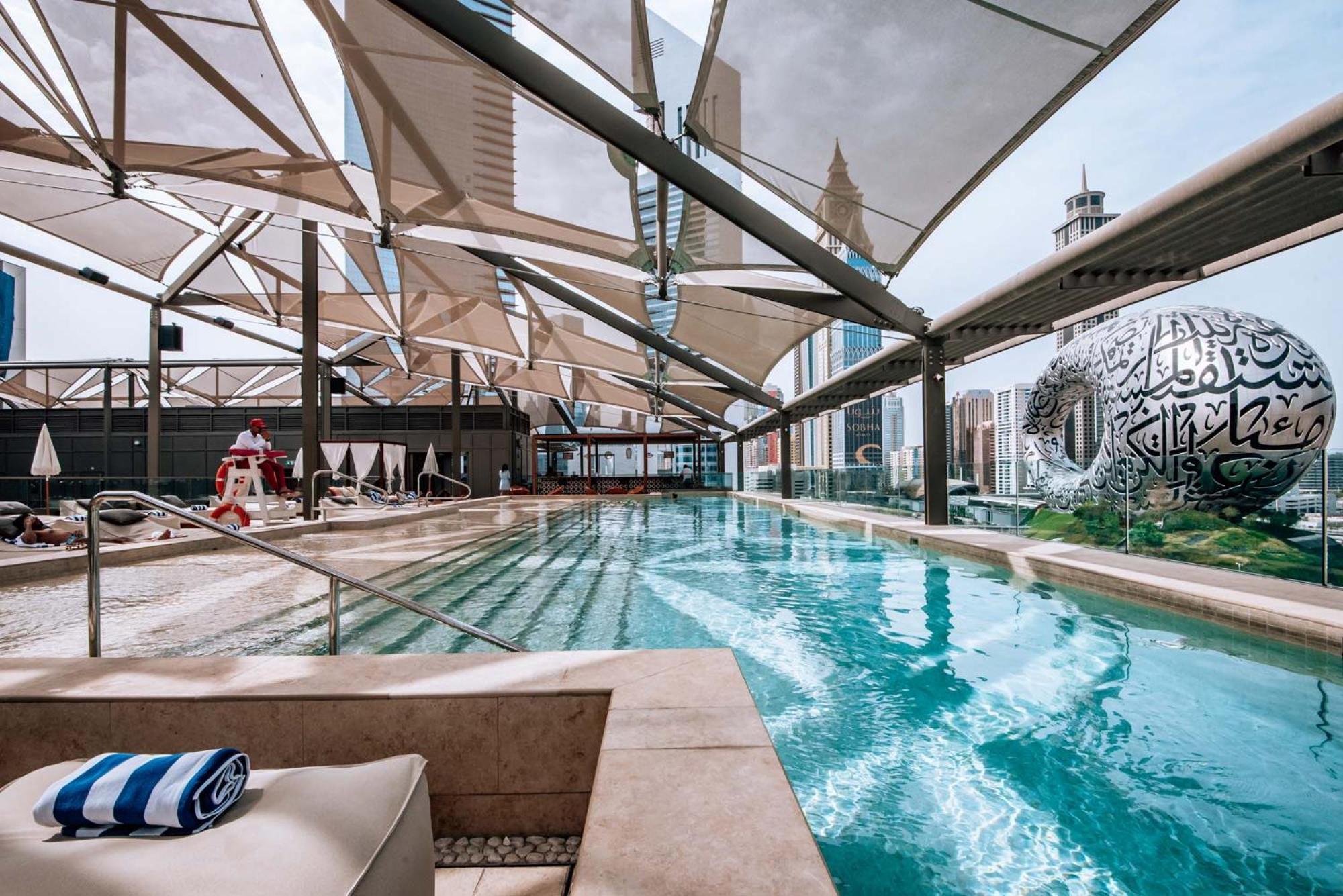 25Hours Hotel Dubai One Central Bagian luar foto The pool at the 101 lounge