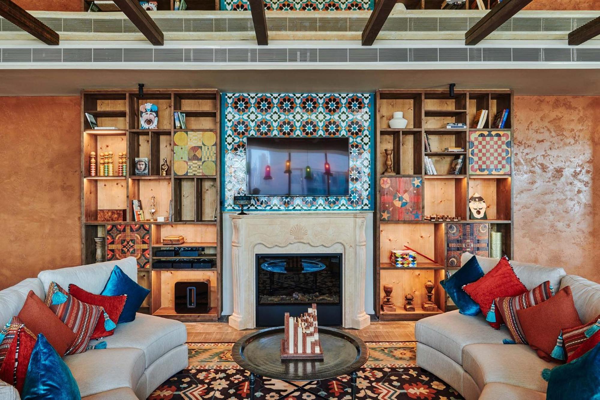 25Hours Hotel Dubai One Central Bagian luar foto The living room of a suite at the Ritz-Carlton, DIFC
